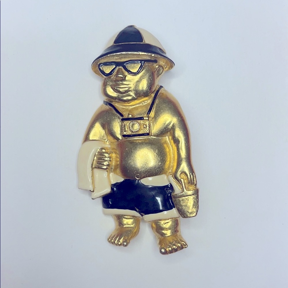 VINTAGE AJC FIGURAL”BEACH TOURIST” GOLD TONE BROOCH - Picture 5 of 8